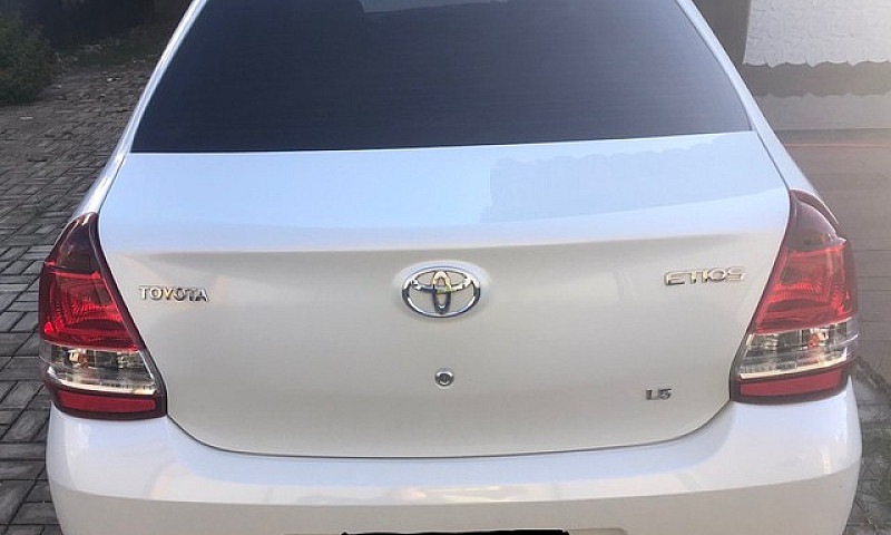Etios X Sedan 1.5 Ma...
