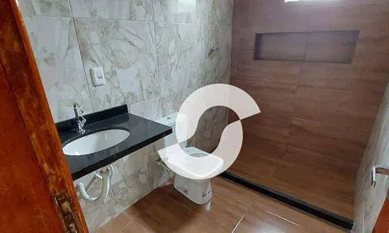 Casa Com 2 Dormitóri...