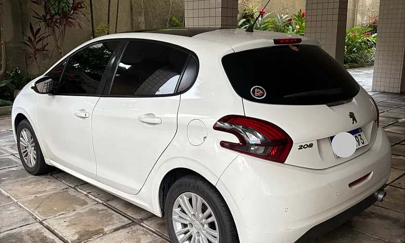Peugeot 208 Allure 1...
