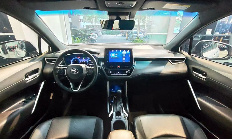 Toyota Corolla Cross...