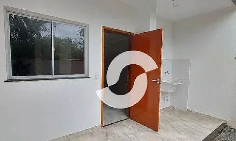 Casa Com 2 Dormitóri...