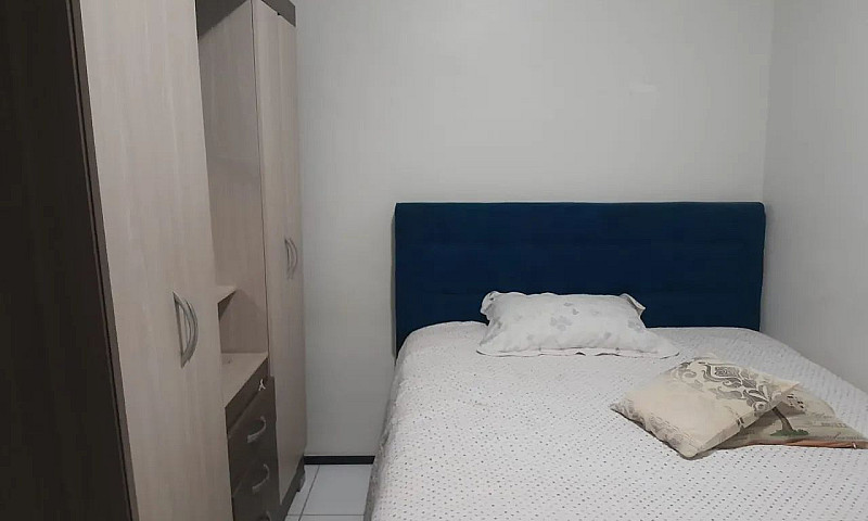 Aluga-Se Quarto Para...