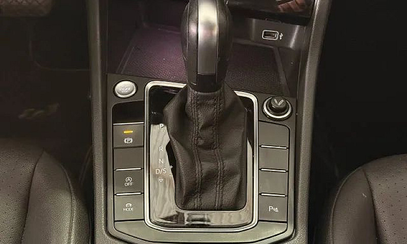 Volkswagen Jetta Com...