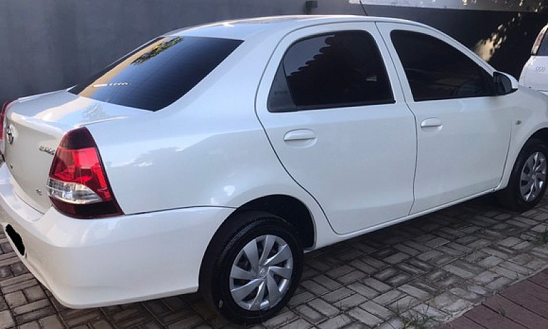 Etios X Sedan 1.5 Ma...