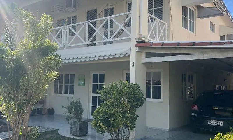 Casa Condomínio Fech...