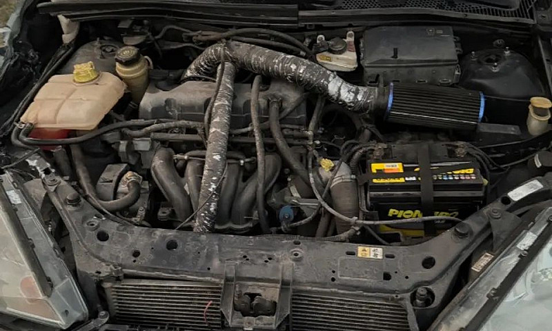 Ford Focus Sedan 1.6...