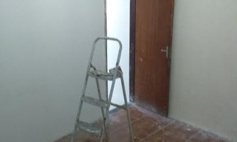 Alugo Casa 2/4 Quart...