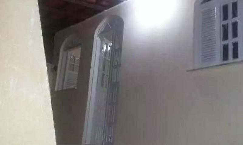 Alugo Casa 2/4 Pitua...