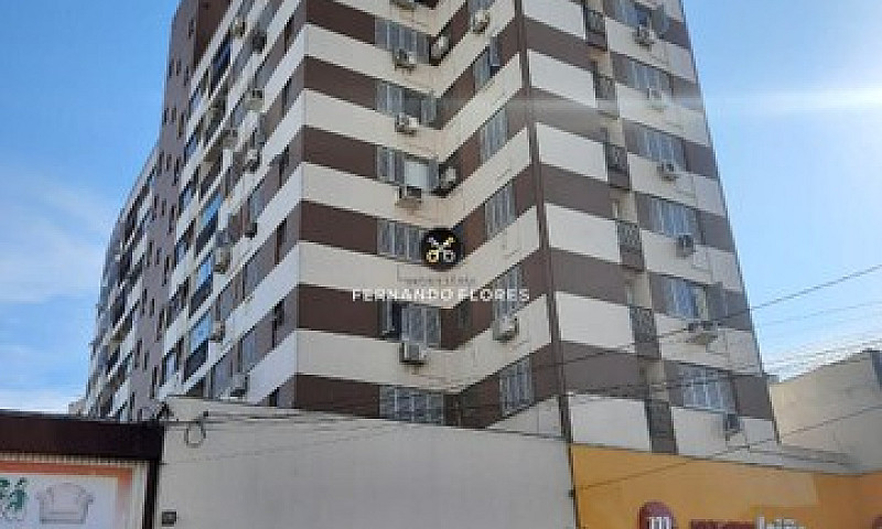 Imóvel Com Amplas Pe...