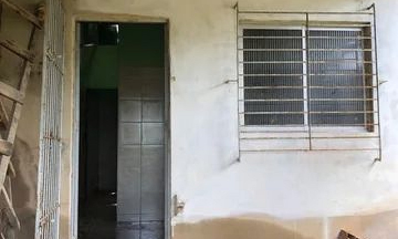Vede-Se Duas Casa No...