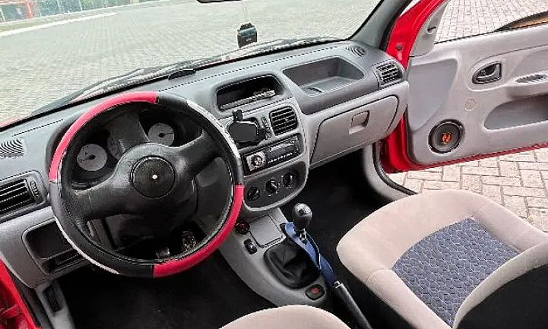 Renault Clio Authent...