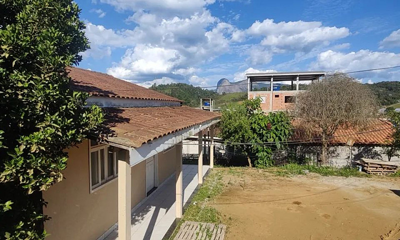 Vende-Se Casa Em Alt...