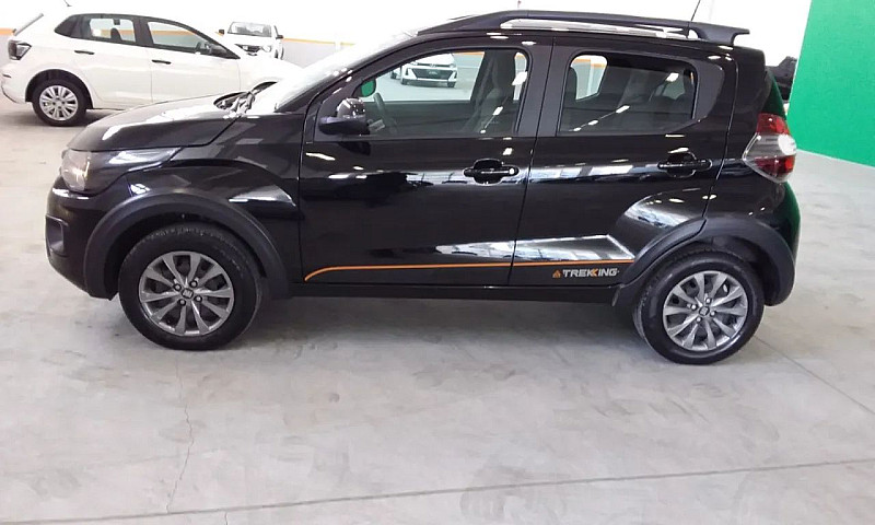 Fiat Mobi Trekking 1...
