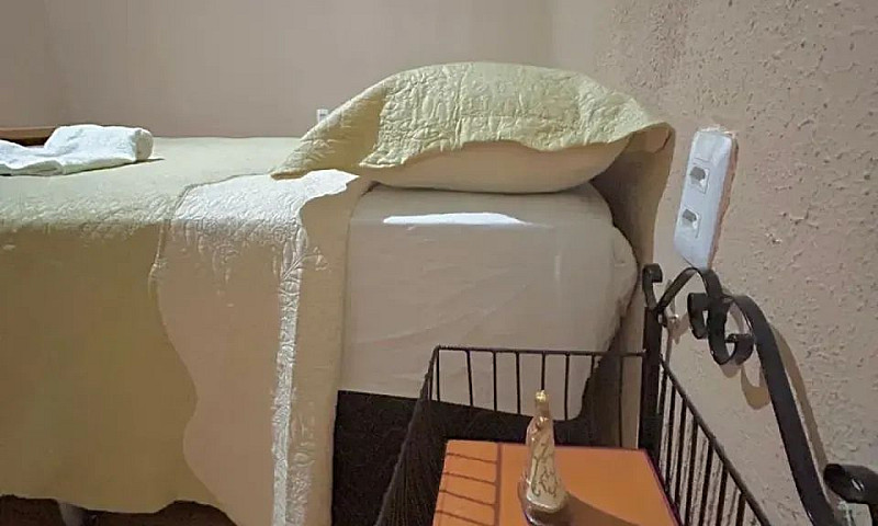 Alugo Casa Térrea Na...