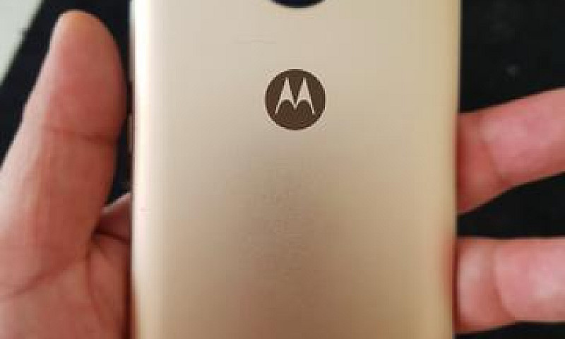 Moto E4 Plus R$300...
