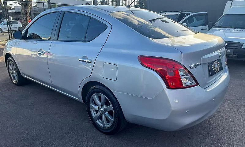 Nissan Nissan Versa ...