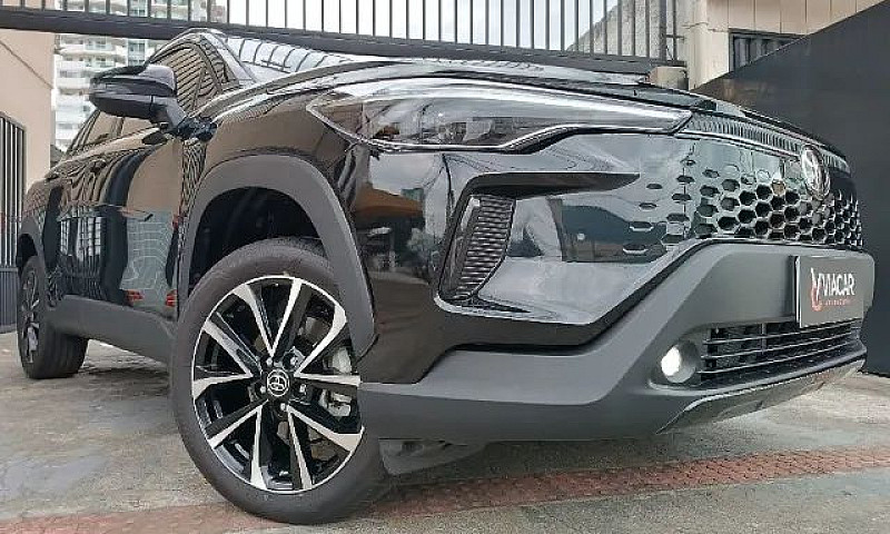 Toyota Corolla Cross...