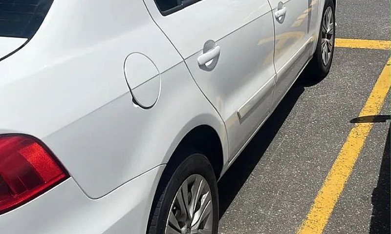 Volkswagen Voyage 1....