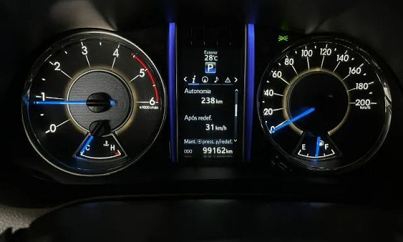 Toyota Hilux Sw4 2.8...