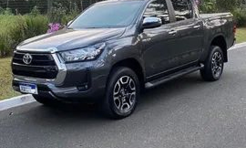 Toyota Hilux Srv 2.8...