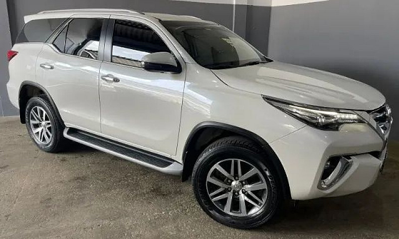 Toyota Hilux Sw4 2.8...