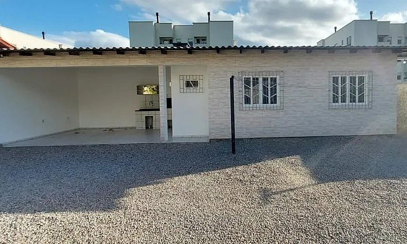 Casa Com 3 Dormitóri...