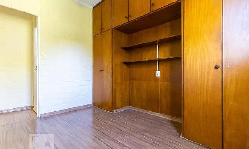 Casa De Condomínio À...