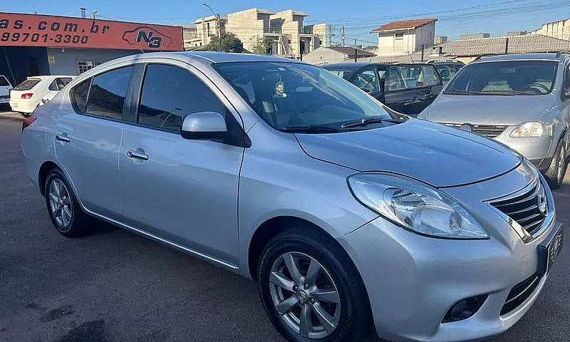 Nissan Nissan Versa ...