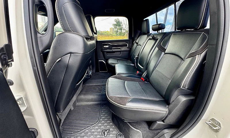 Ram 2500 Night Editi...