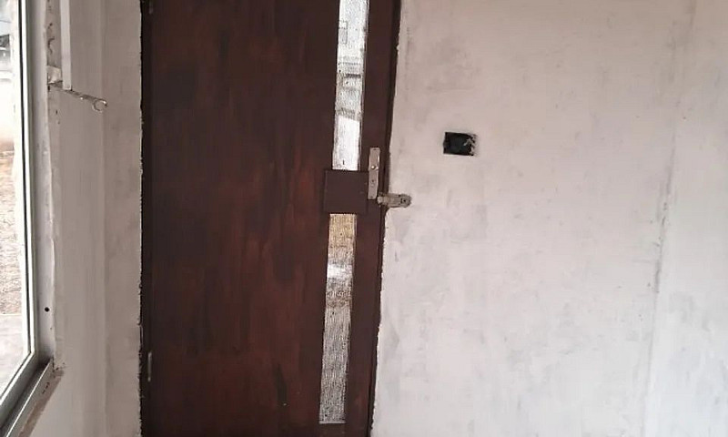 Casa Com Um Quarto A...
