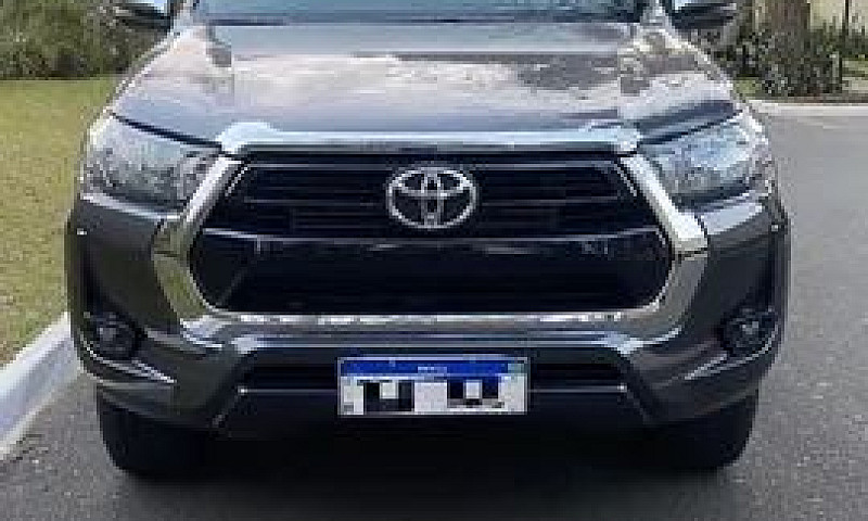 Toyota Hilux Srv 2.8...