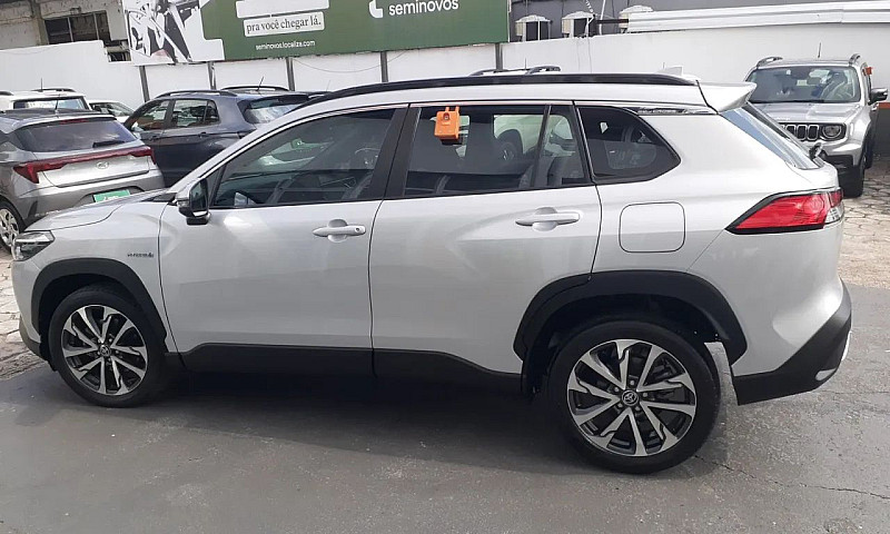 Toyota Corolla Cross...