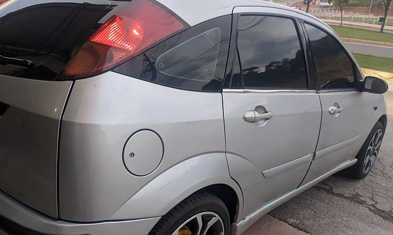 Ford Focus 1.6 S/Se/...