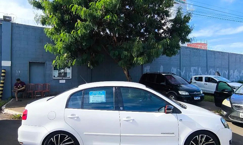 Volkswagen Polo Sed....