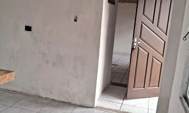 Casa Com Um Quarto A...