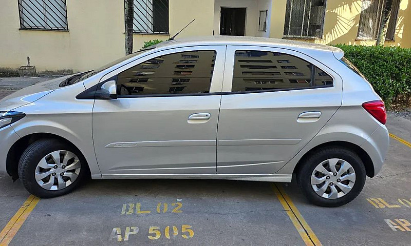Chevrolet Onix Hatch...