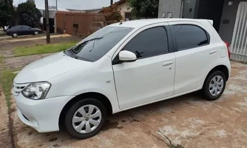 Vendo Toyota Etios 2...