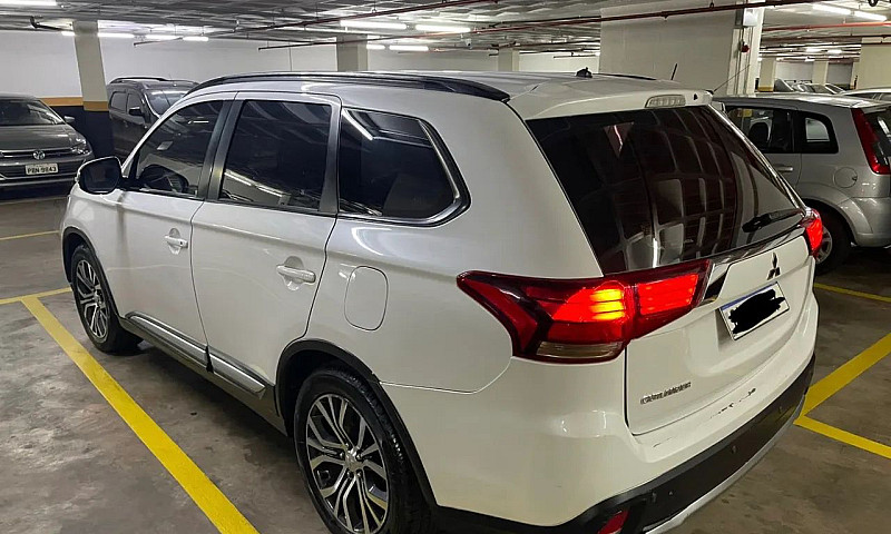 Mitsubishi Outlander...