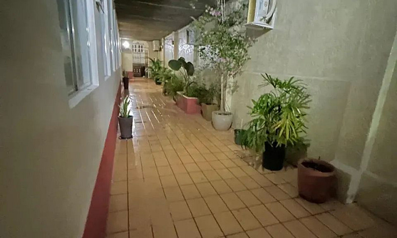 Alugo Casa Térrea Na...