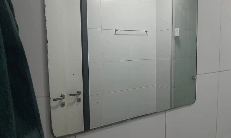 Aluga-Se Quarto Para...
