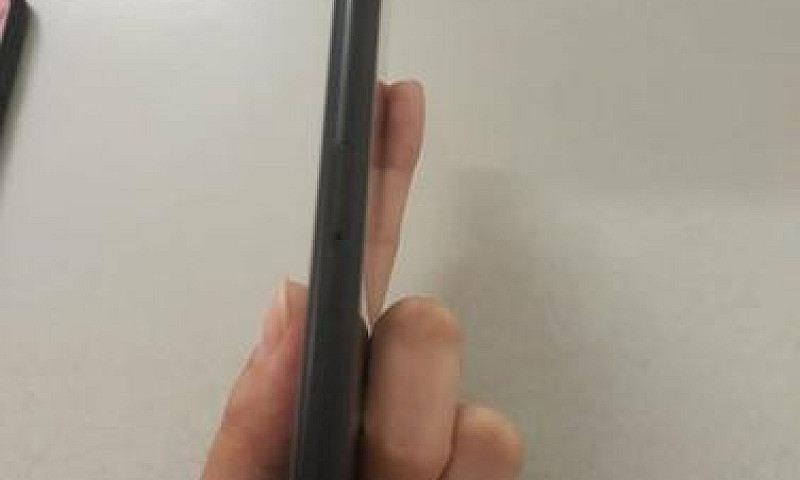 Vendo J8 Semi Novo...