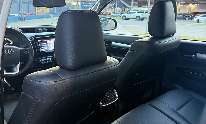 Toyota Hilux Srv 4X4...