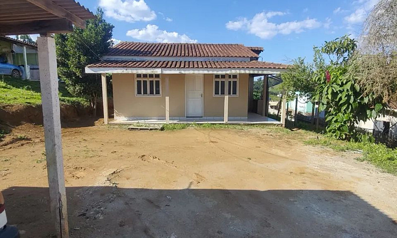 Vende-Se Casa Em Alt...