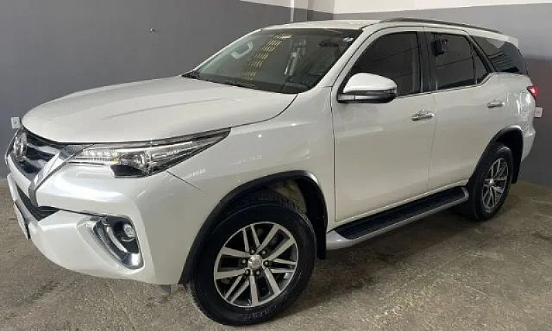 Toyota Hilux Sw4 2.8...