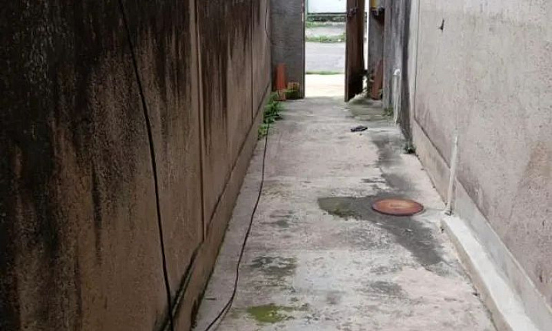 Aluga-Se Casa De 1 Q...