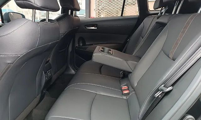 Toyota Corolla Cross...