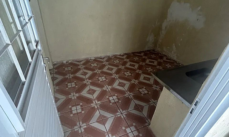 Dois Cômodos Com Ban...
