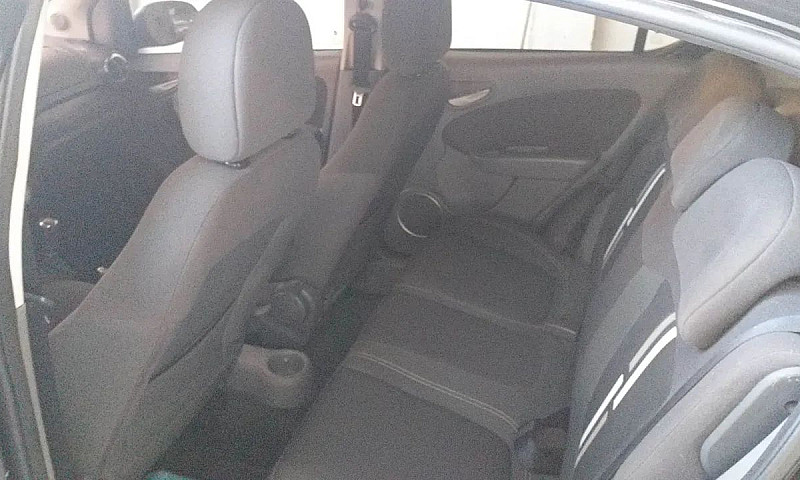 Fiat Palio Essence 1...