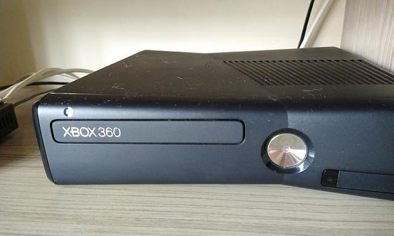 Xbox 360 Com Kinect...