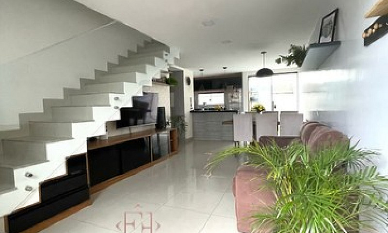 Casa Duplex Em Uma D...